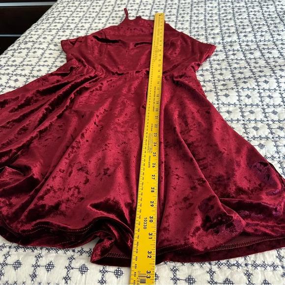 LuLu’s Burgundy Velvet Backless Skater dress style 66233 size Medium GUC - Picture 13 of 13